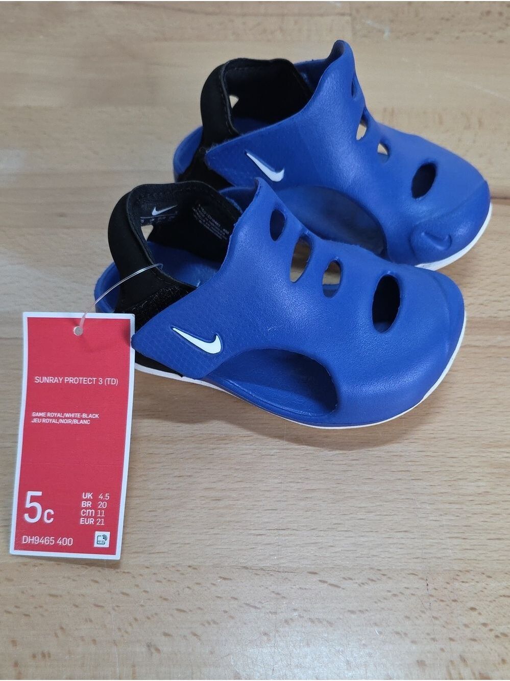Nike Kids Sunray Protect 3 Water Shoe - 5C Toes Yellow On White